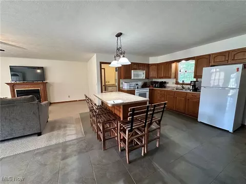301 Pleasant St, Barnesville, OH 43713 photo 4
