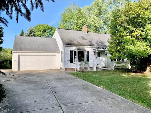 9196 Highland Dr, Brecksville, OH 44141