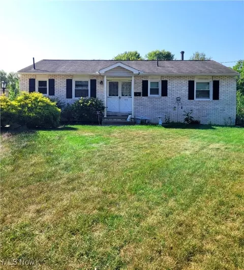 814 Oakwood St SE, North Canton, OH 44720