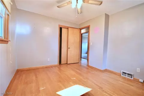 Bedroom - 591 Brandon Ave, Struthers, OH 44471 photo 4 of 7
