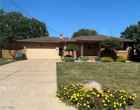 621 W Harvey St, Struthers, OH 44471