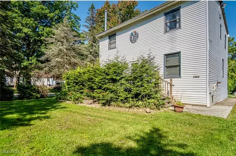 6289 Morningside Dr, Hubbard, OH 44425