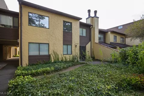 1080 Hampton Ridge Dr, Akron, OH 44313