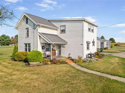 10285 Elton St SW, Navarre, OH 44662