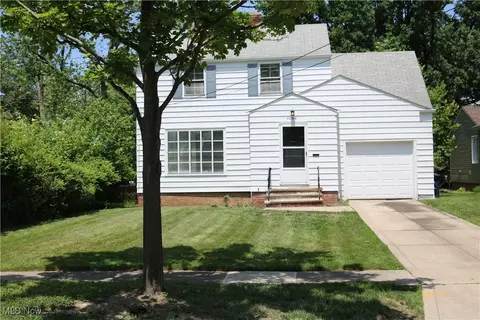 5095 Edenhurst Rd, Lyndhurst, OH 44124