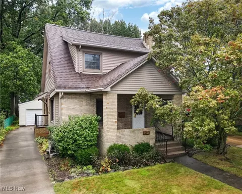 2551 Berk St, Cuyahoga Falls, OH 44221