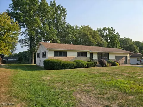 67 Moore Rd, Akron, OH 44319