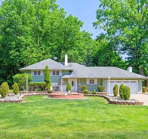 25893 Euclid Chagrin Pkwy, Richmond Heights, OH 44143
