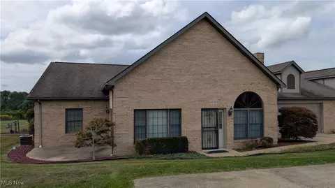 49183 Eagle Dr, East Liverpool, OH 43920