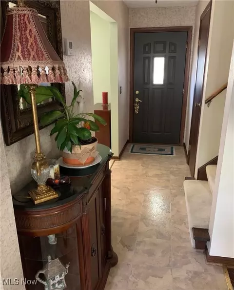 4646 Windsor Cir NE, Canton, OH 44714 photo 4