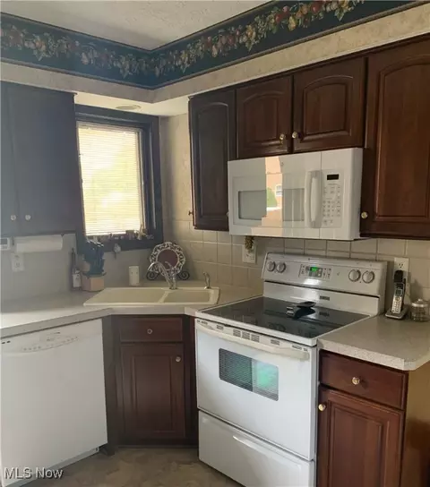 4646 Windsor Cir NE, Canton, OH 44714 photo 10