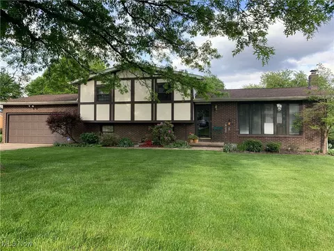 4646 Windsor Cir NE, Canton, OH 44714