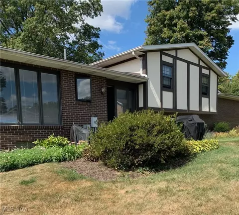 4646 Windsor Cir NE, Canton, OH 44714 photo 2