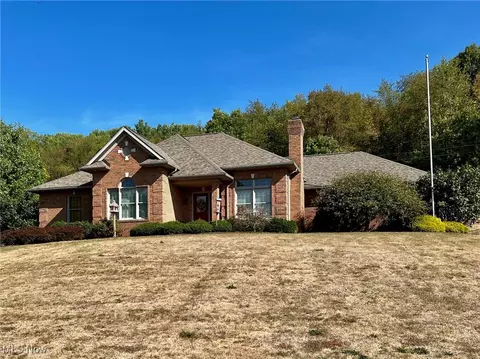2195 Scenic View Dr SW, New Philadelphia, OH 44663