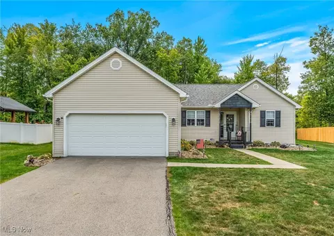 1343 Cross Cv, Austintown, OH 44515