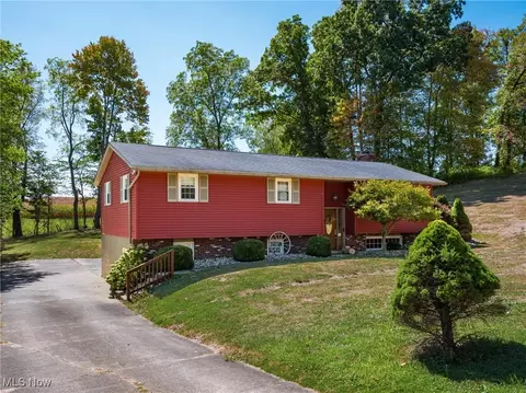 3140 Lisa Ln, Zanesville, OH 43701