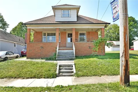 474 12th St, Campbell, OH 44405