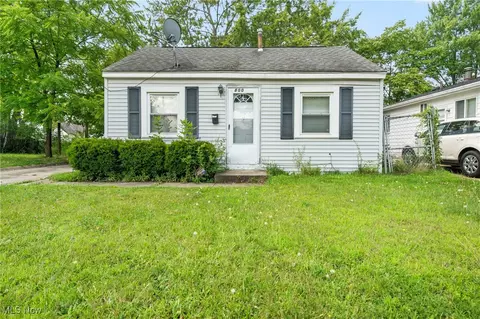800 Eugene St, Akron, OH 44306
