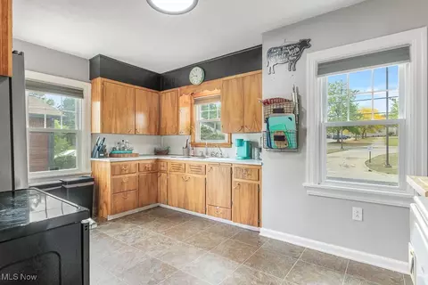 894 Wright Ave, Alliance, OH 44601 photo 16