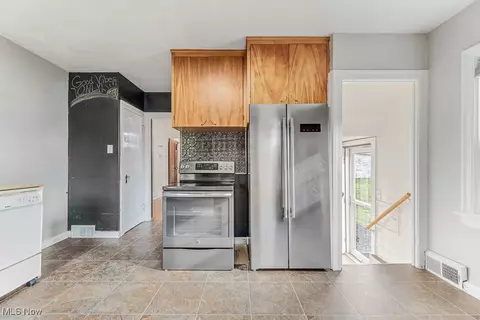 894 Wright Ave, Alliance, OH 44601 photo 11