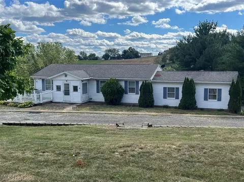 67474 Willow Grove Rd, Saint Clairsville, OH 43950
