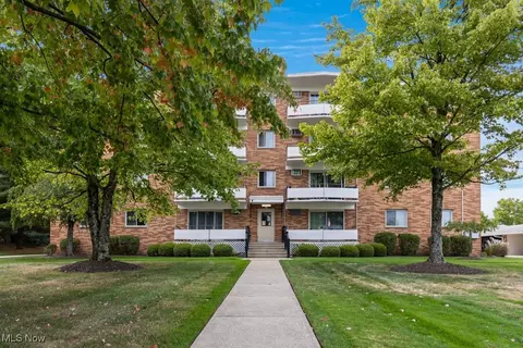 521 Tollis Pkwy #385, Broadview Heights, OH 44147