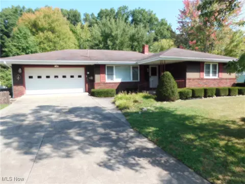 4250 Dorothy Ave, Leavittsburg, OH 44430