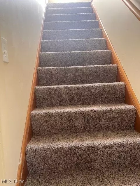 Entry Way - 39 W Lewis St, Struthers, OH 44471 photo 1 of 2