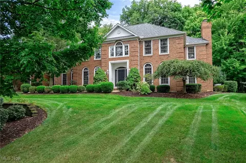 314 Oak View Cir, Hinckley, OH 44233