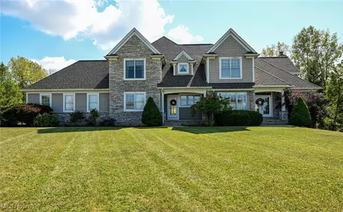 1015 White Horse Trl, Hinckley, OH 44233