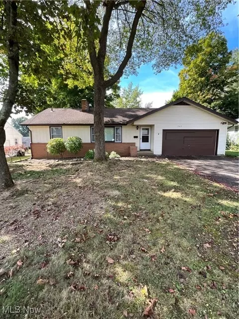 141 Mill Run Dr, Liberty, OH 44505