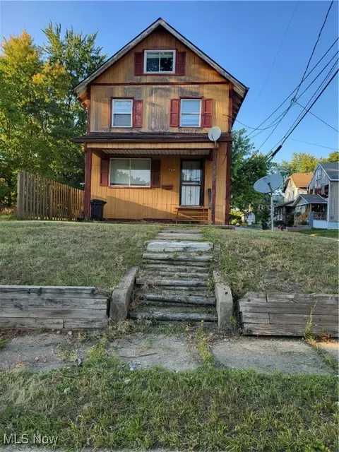 779 Leo St, Akron, OH 44305