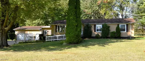 9843 Limeridge Rd, Mantua, OH 44255