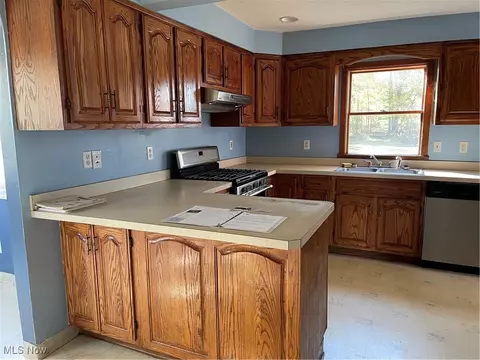 1902 Ford Rd, Elyria, OH 44035 photo 8