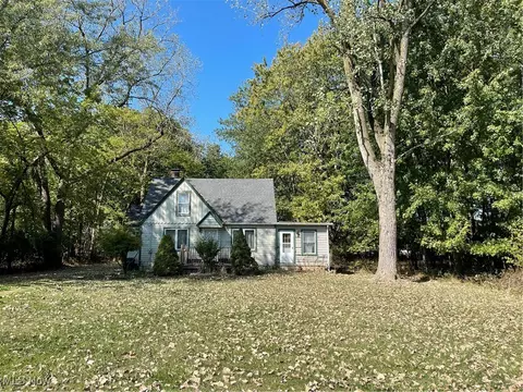 1902 Ford Rd, Elyria, OH 44035