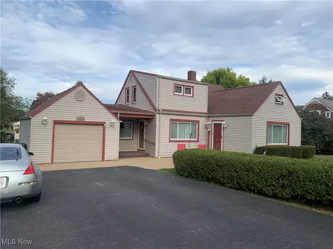 16879 Ridgeview Dr, East Liverpool, OH 43920