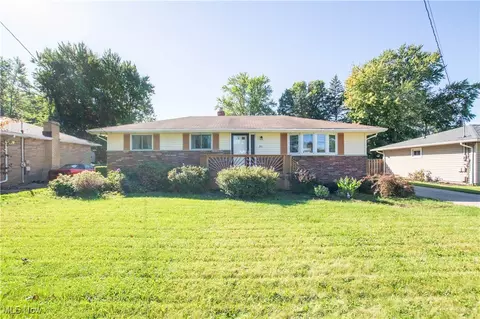 251 Buckeye Dr, Berea, OH 44017