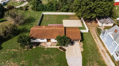803 Walnut St, Belpre, OH 45714 photo 3