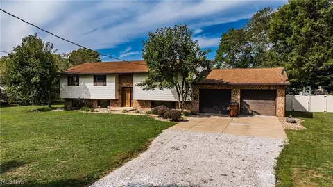 803 Walnut St, Belpre, OH 45714