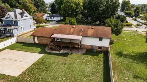 803 Walnut St, Belpre, OH 45714 photo 4