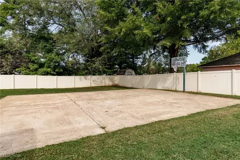 803 Walnut St, Belpre, OH 45714 photo 25