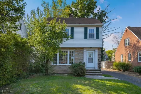 3668 Grosvenor Rd, Cleveland Heights, OH 44118