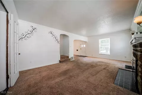Living - 161 E 214th St, Euclid, OH 44123 photo 2 of 4