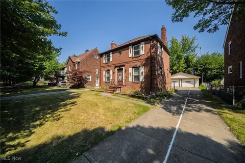Exterior - 161 E 214th St, Euclid, OH 44123 photo 2 of 10