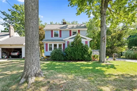 3918 Bluestone Rd, Cleveland Heights, OH 44121