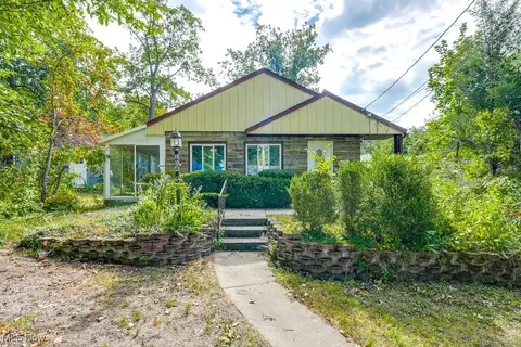 204 Grove Ave, Cuyahoga Falls, OH 44221