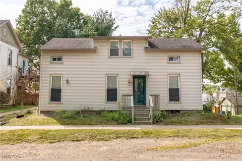 203 High St SE, Canal Fulton, OH 44614