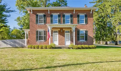 1570 Greensburg Rd, Uniontown, OH 44685