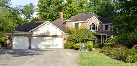 37157 Landings Dr, Solon, OH 44139