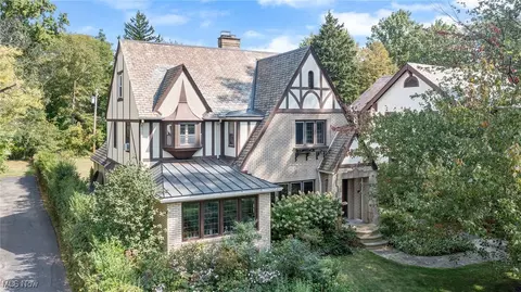 2213 Coventry Rd, Cleveland Heights, OH 44118